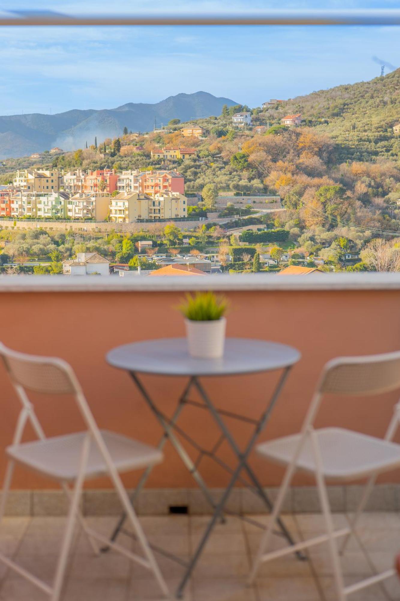 Appartamento Mimosa "A Casa Felice" Pietra Ligure Exterior photo